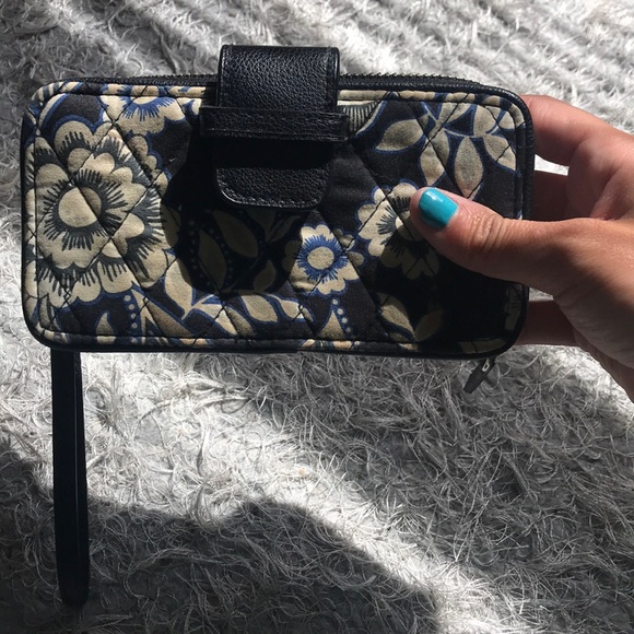 Vera Bradley Zip-ID wristlet - Picture 2 of 4